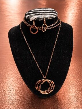 Twisted Circle Pendant Necklace with Matching Hoop Earrings - Rose Gold